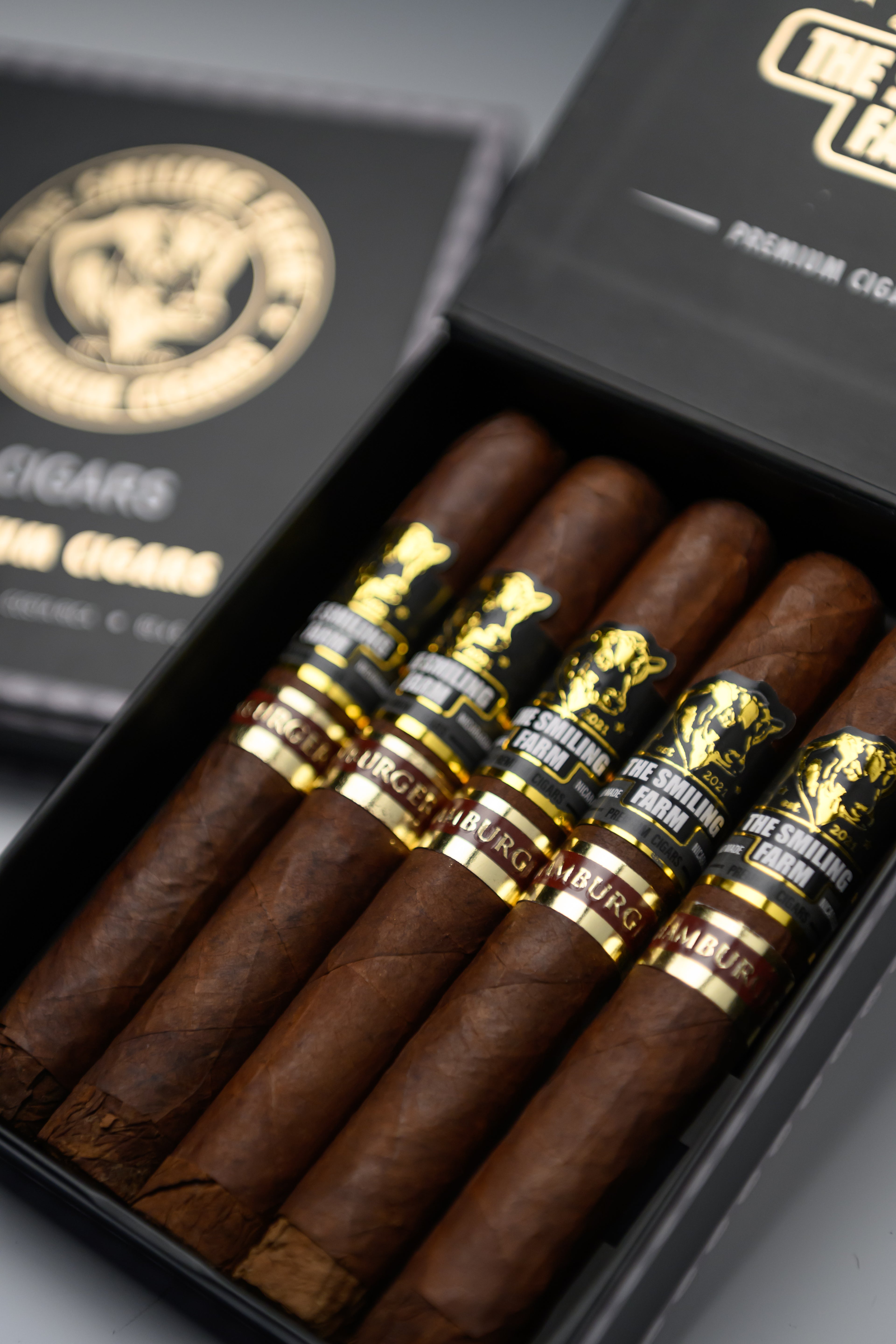 The Smiling Farm Cigars 54x6 1/8 Hamburger 5 Pack
